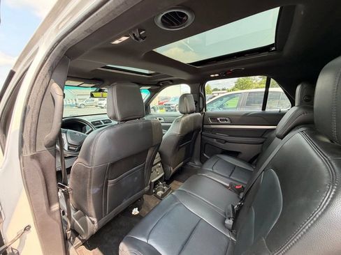 Used 2018 Ford Explorer XLT w/ Equipment Group 202A AWD/4WD image 10