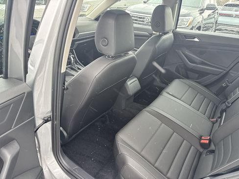 Used 2022 Volkswagen Jetta SE w/ Panoramic Sunroof Package image 22