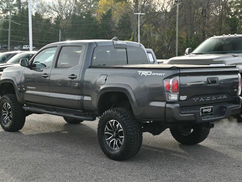 Used 2022 Toyota Tacoma TRD Sport w/ Technology Package image 11