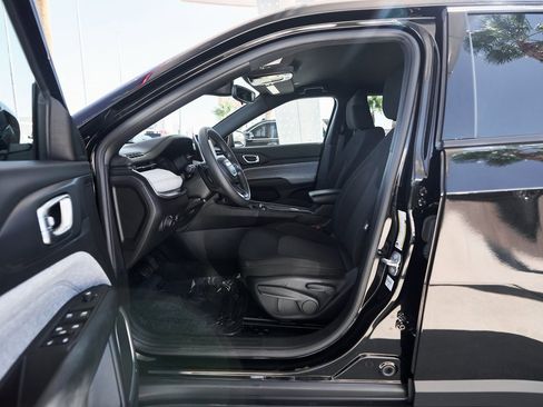 Used 2023 Jeep Compass Sport image 18