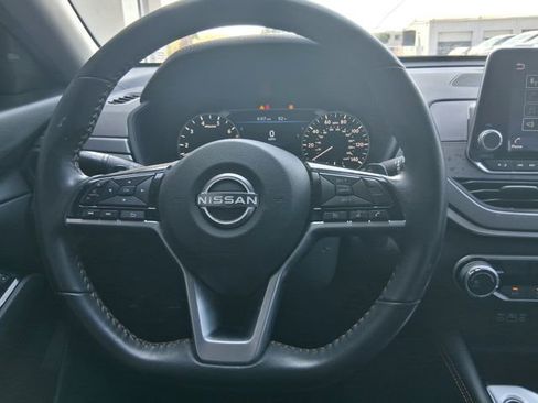 Certified 2025 Nissan Altima 2.5 SR image 9