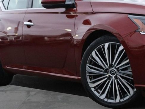 Certified 2025 Nissan Altima 2.5 SL image 3