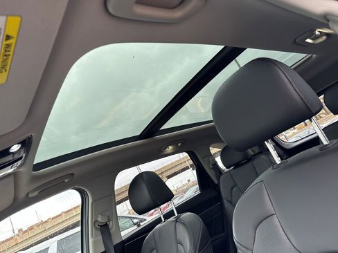 Certified 2023 Kia Sorento SX image 22