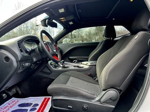 Used 2018 Dodge Challenger SXT image 13