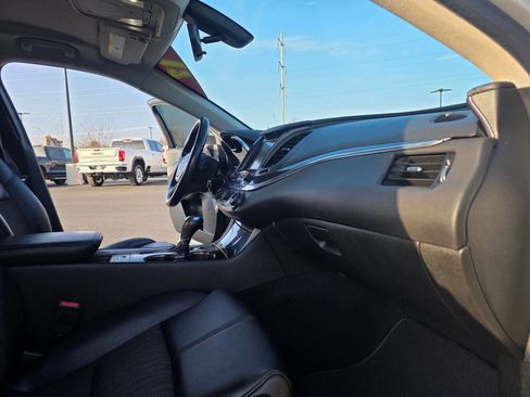 Used 2017 Chevrolet Impala LT image 32