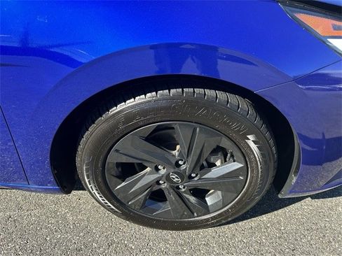 Used 2023 Hyundai Elantra SEL image 13