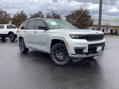 Used 2023 Jeep Grand Cherokee L Summit w/ Advanced Protech Group IV image 2