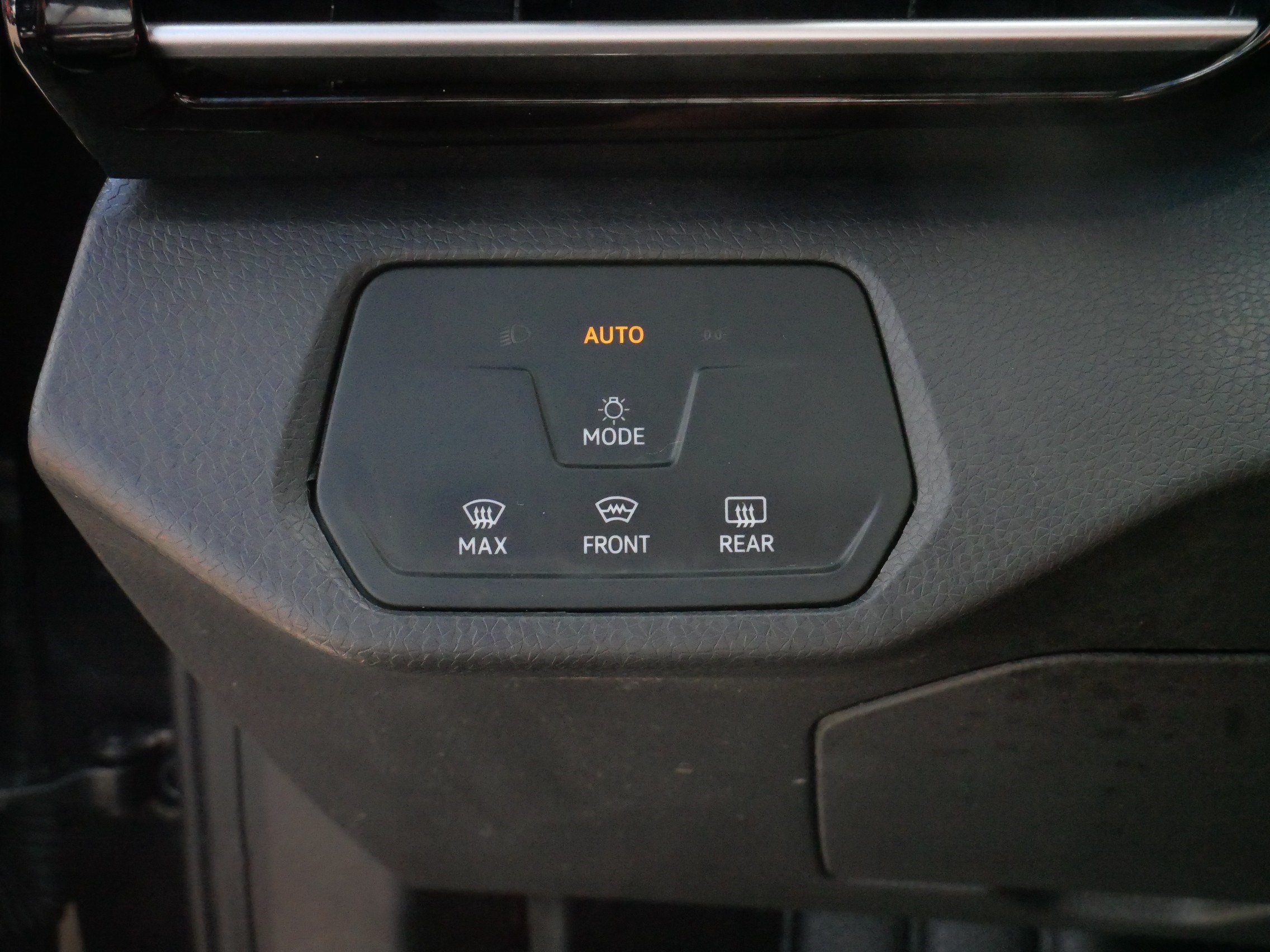 Certified 2023 Volkswagen ID.4 Pro AWD/4WD image 22