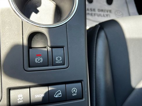 Used 2022 Toyota Highlander XLE AWD/4WD image 41