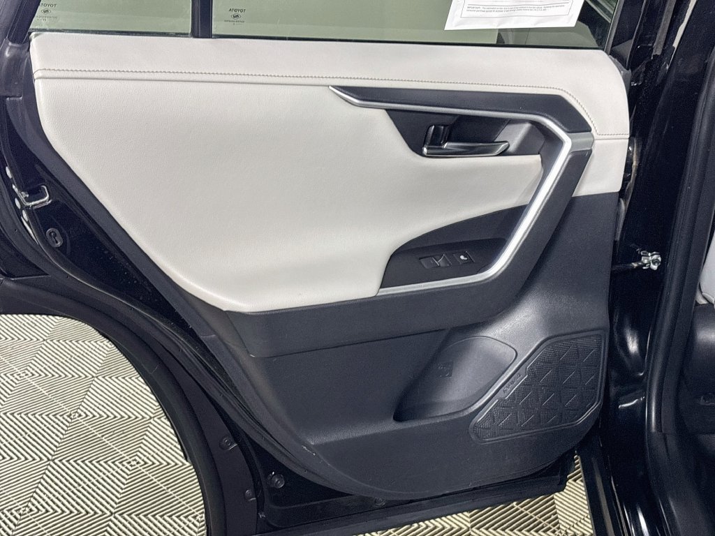 Used 2022 Toyota RAV4 Limited AWD/4WD image 20