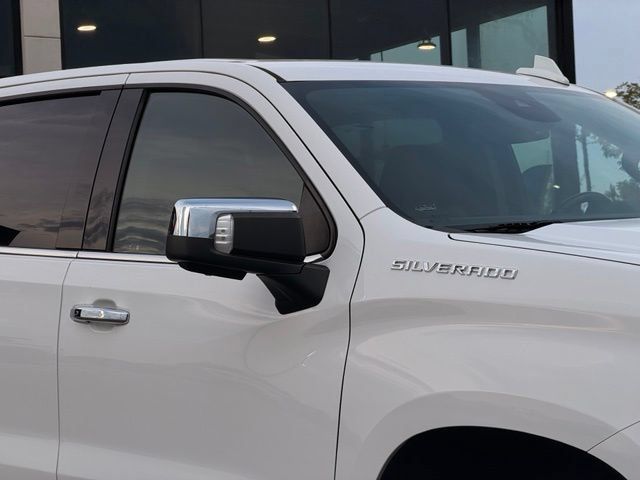 Used 2022 Chevrolet Silverado 1500 LTZ AWD/4WD image 4