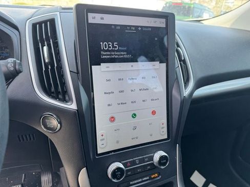 Used 2023 Ford Edge SE w/ Black Appearance Package image 18