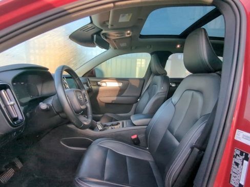Used 2019 Volvo XC40 T5 Momentum AWD/4WD image 6