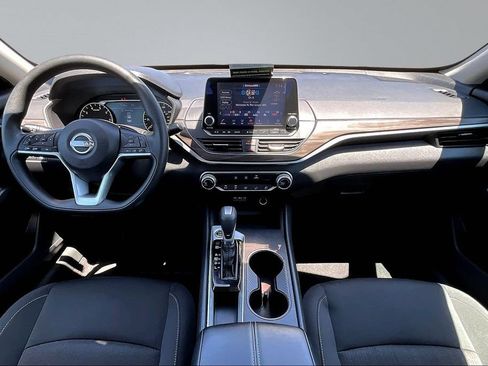 Used 2025 Nissan Altima 2.5 SV FWD image 8