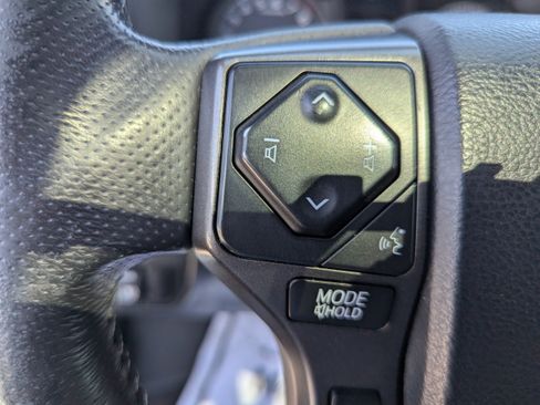 Used 2017 Toyota Tacoma TRD Off-Road AWD/4WD image 15