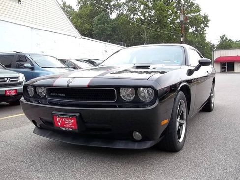 Used 2010 Dodge Challenger SE RWD image 1