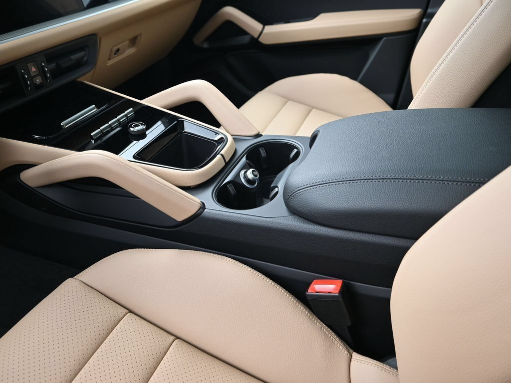 Certified 2026 Porsche Cayenne AWD/4WD image 21