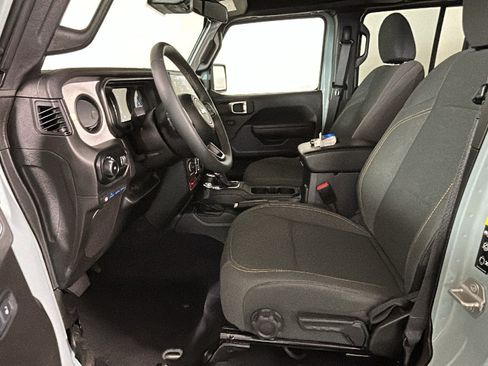 Used 2024 Jeep Wrangler Unlimited AWD/4WD image 13