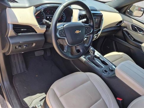 Used 2023 Chevrolet Traverse LT w/ LT Premium Package FWD image 11