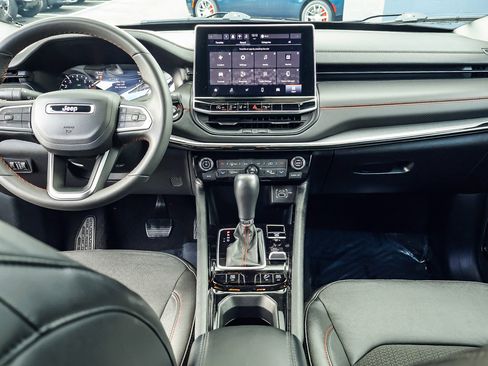 Used 2024 Jeep Compass Trailhawk image 7