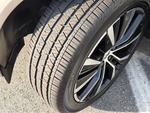 Certified 2024 Volvo XC60 B5 Plus AWD/4WD image 27