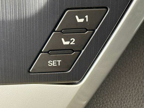 Used 2023 Toyota Tundra Platinum AWD/4WD image 34
