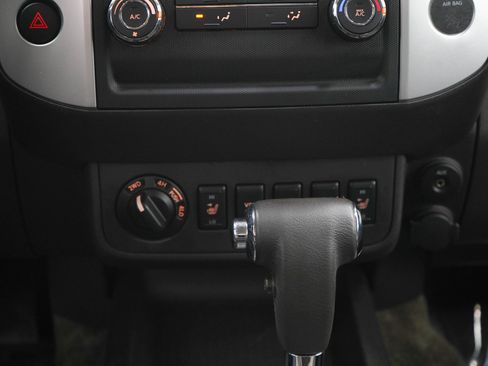 Used 2011 Nissan Frontier PRO-4X w/ Pro-4x Luxury Pkg AWD/4WD image 19