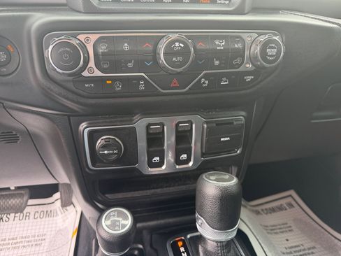 Used 2021 Jeep Wrangler Sport image 31