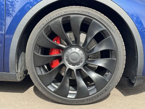 Used 2022 Tesla Model Y Performance image 9