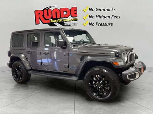 Used 2025 Jeep Wrangler Unlimited Sahara AWD/4WD image 8