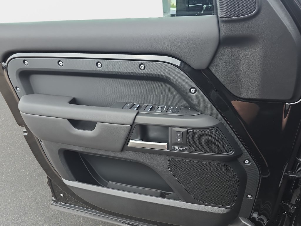 New 2026 Land Rover Defender 110 X-Dynamic SE AWD/4WD image 19