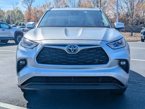 Used 2022 Toyota Highlander Limited image 9