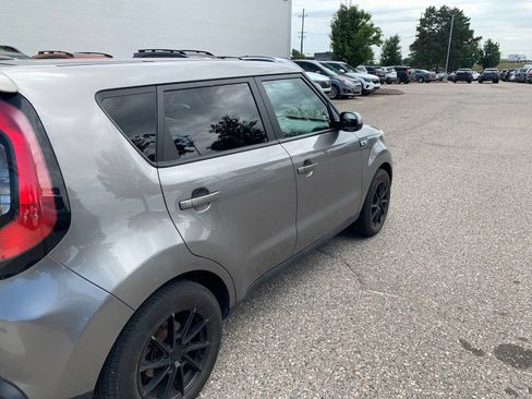 Used 2015 Kia Soul FWD image 4