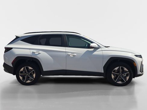 Certified 2025 Hyundai Tucson SEL AWD/4WD image 2