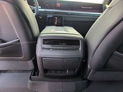Certified 2025 Cadillac Escalade Sport Platinum w/ LPO, ONYX Package AWD/4WD image 32