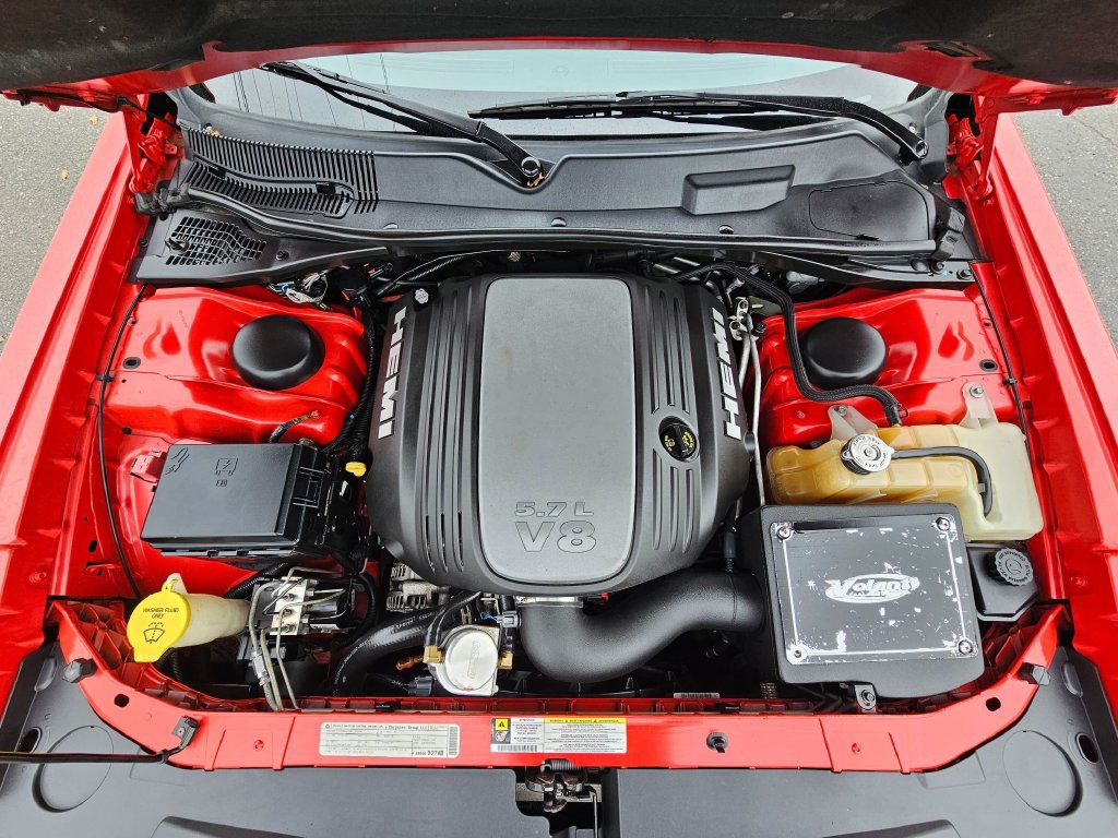 Used 2010 Dodge Challenger R/T RWD image 10