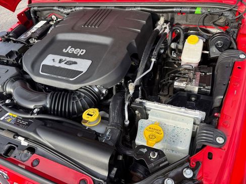 Used 2017 Jeep Wrangler Unlimited Sahara w/ Dual Top Group image 31