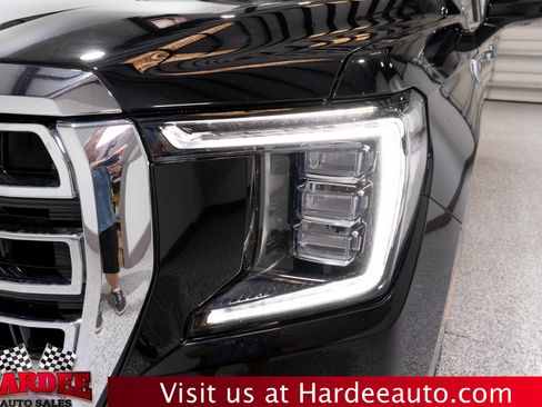 Used 2021 GMC Yukon XL SLT w/ SLT Premium Package AWD/4WD image 8