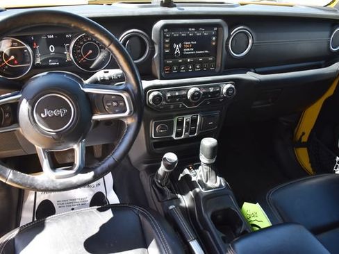Used 2018 Jeep Wrangler Unlimited Sahara AWD/4WD image 18