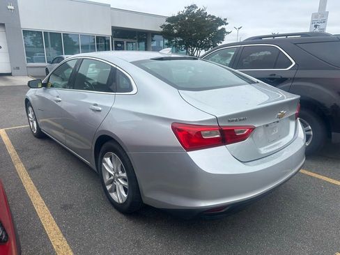 Used 2017 Chevrolet Malibu LT FWD image 3