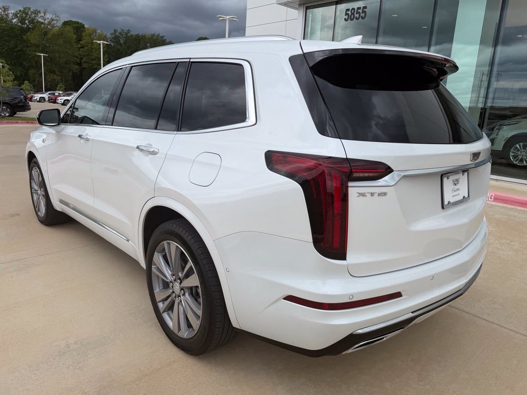 Used 2024 Cadillac XT6 Premium Luxury w/ Technology Package FWD image 3