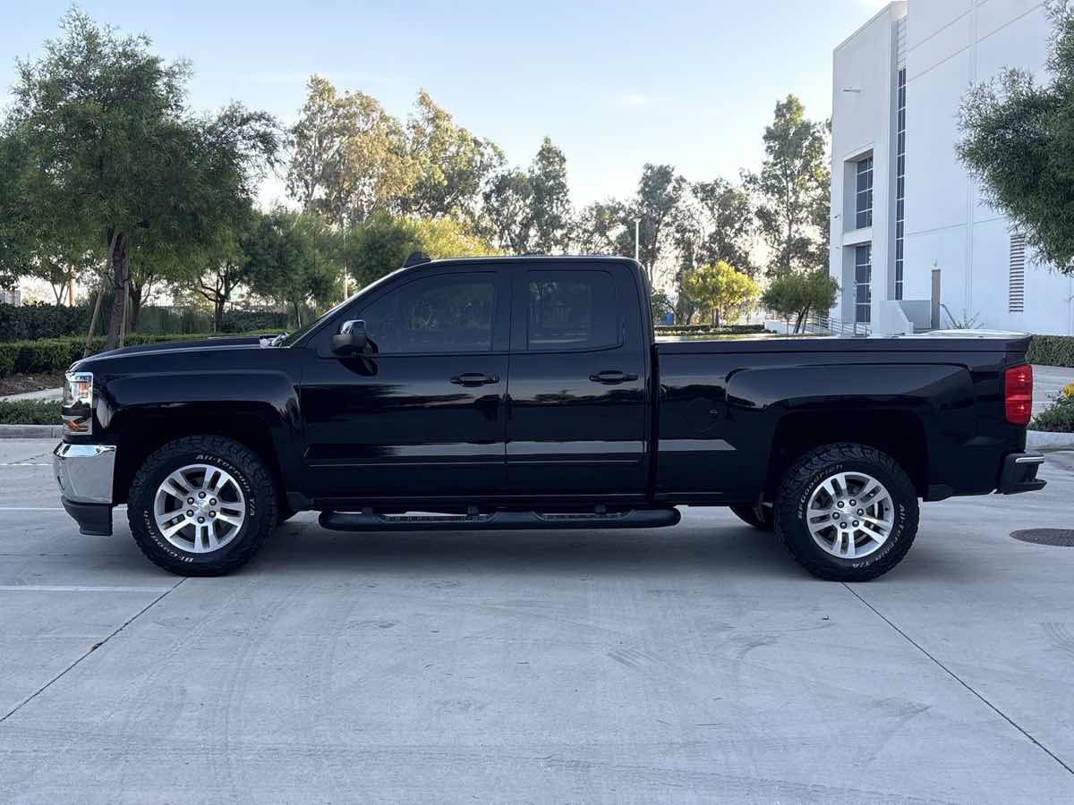 Used 2017 Chevrolet Silverado 1500 LT w/ All Star Edition RWD image 6