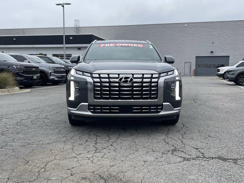 Used 2023 Hyundai Palisade Calligraphy image 2