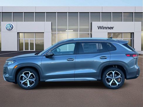 New 2025 Volkswagen Tiguan SE image 2