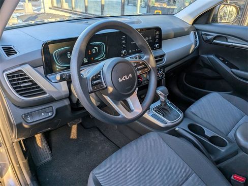 Used 2025 Kia Seltos LX image 12