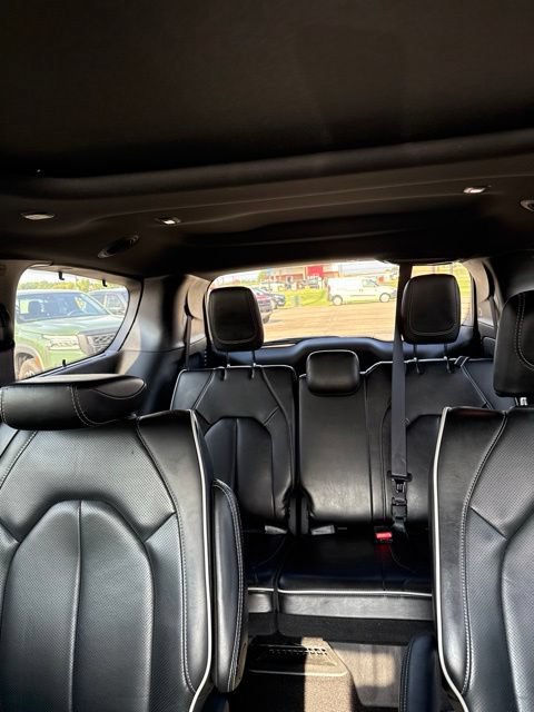 Used 2025 Chrysler Pacifica Limited FWD image 19