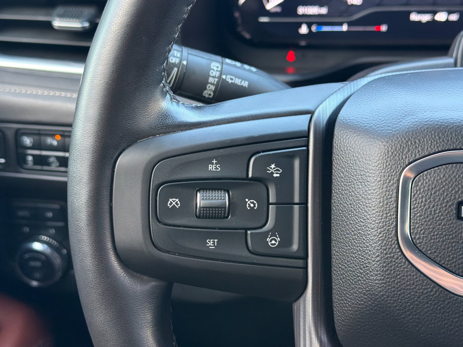 Used 2023 GMC Yukon XL Denali Ultimate AWD/4WD image 28