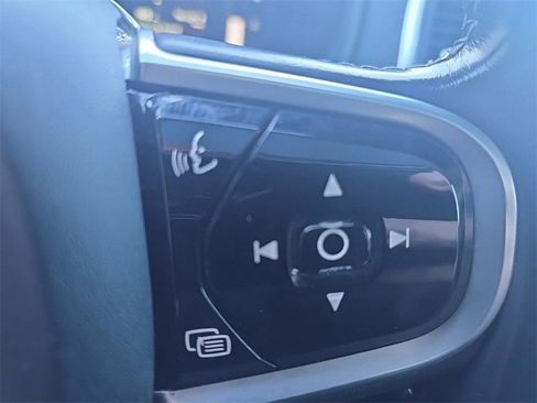 Used 2018 Volvo XC90 T5 Momentum image 16