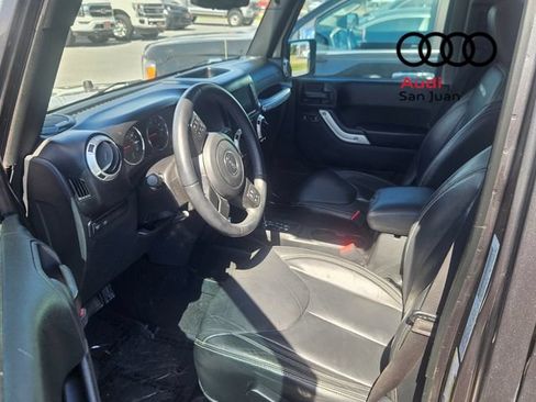 Used 2017 Jeep Wrangler Unlimited Rubicon w/ Connectivity Group AWD/4WD image 13