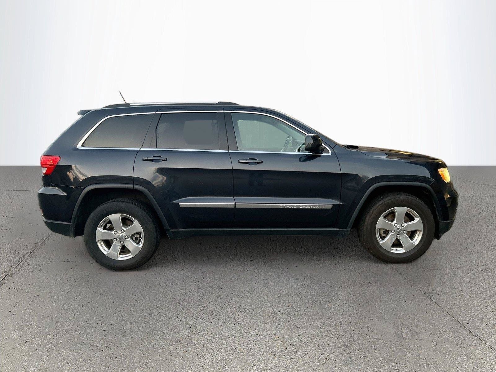 Used 2013 Jeep Grand Cherokee Laredo AWD/4WD image 3